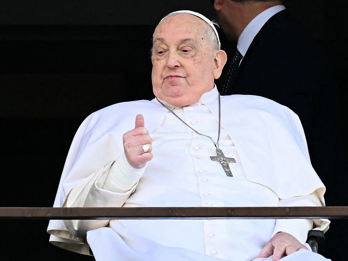 Pope Francis appears at a window of the Gemelli hospital before being discharged following a five weeks hospitalization for pneumonia, in Rome on March 23, 2025