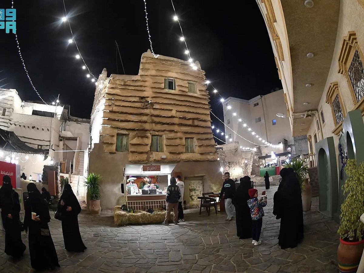 Many villages host Ramadan events, while museums highlight folklore, handicrafts, and traditional industries, preserving Asir’s heritage.
