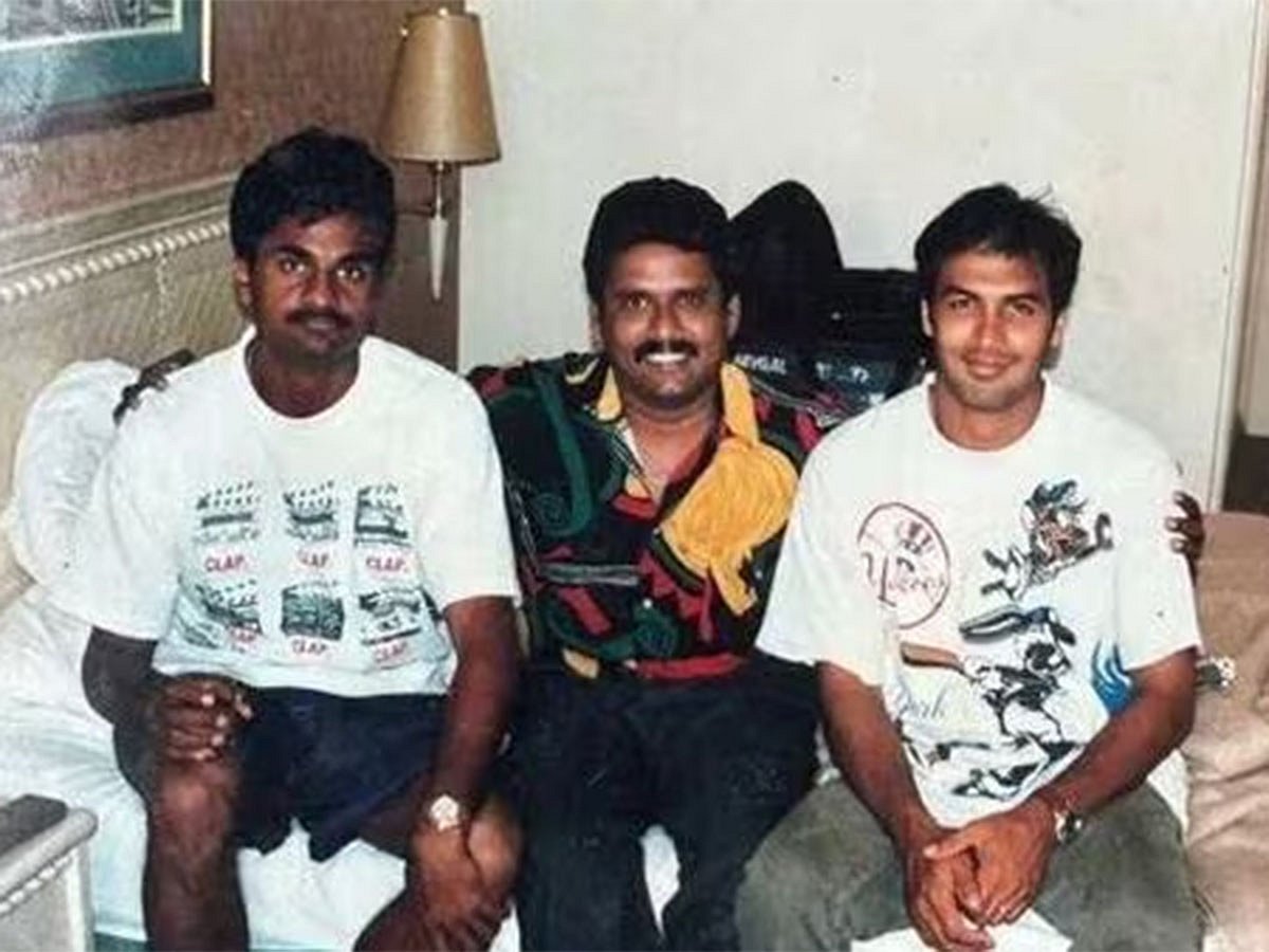 Mahalingam Venkatesan with Indian cricketers Javagal Srinath and Robin Singh