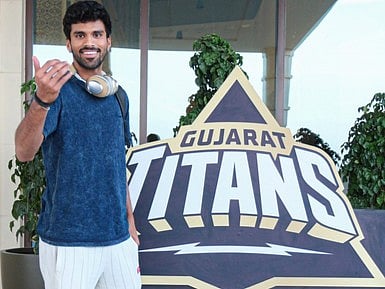 Google CEO Sundar Pichai is wondering why was Washington benched against Punjab Kings.