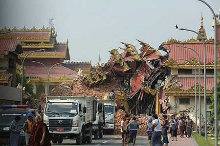 More than one week after the disaster, many people in the country are still without shelter.