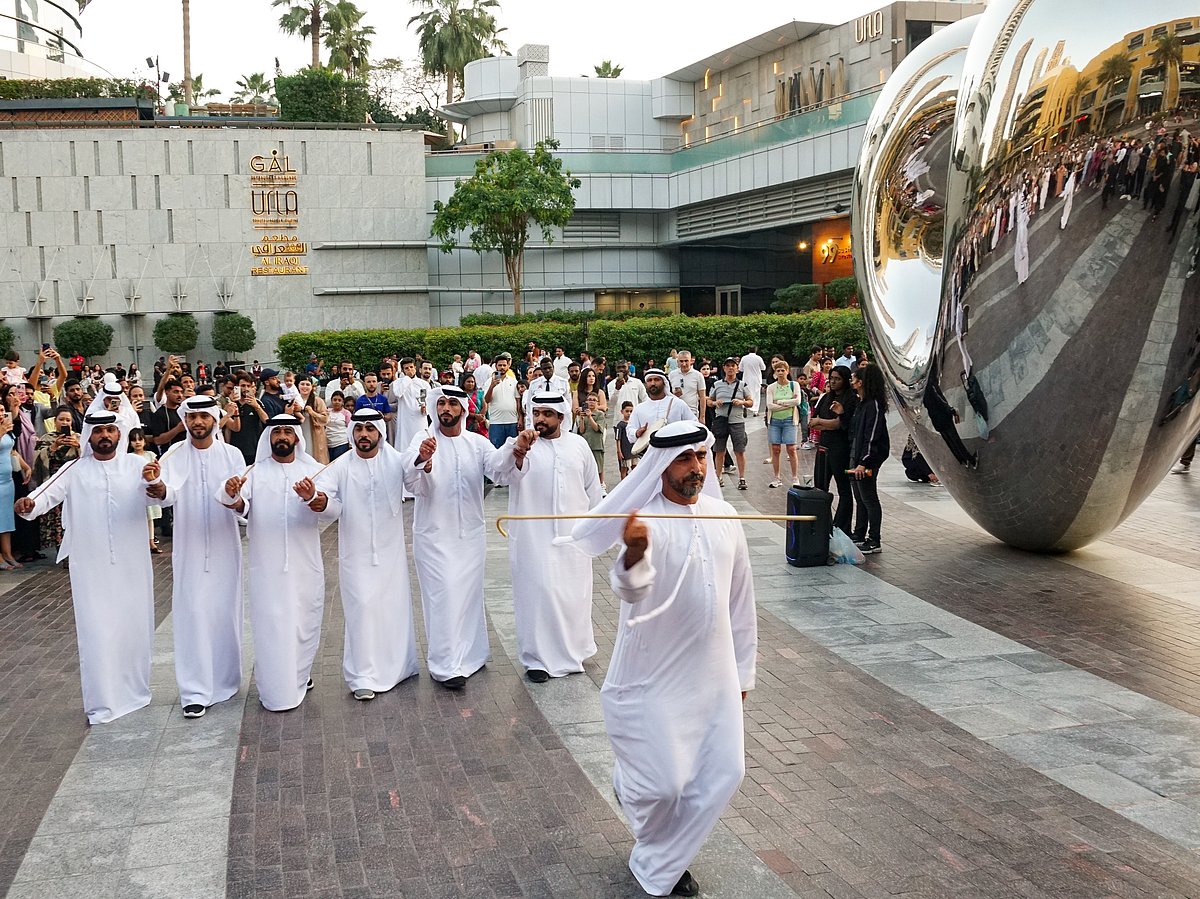 Emirati artists entertained large crowds during this year’s Eid Al Fitr 2025 celebrations at the fountain area of a Dubai mall.
Photo: Virendra Saklani/Gulf News.