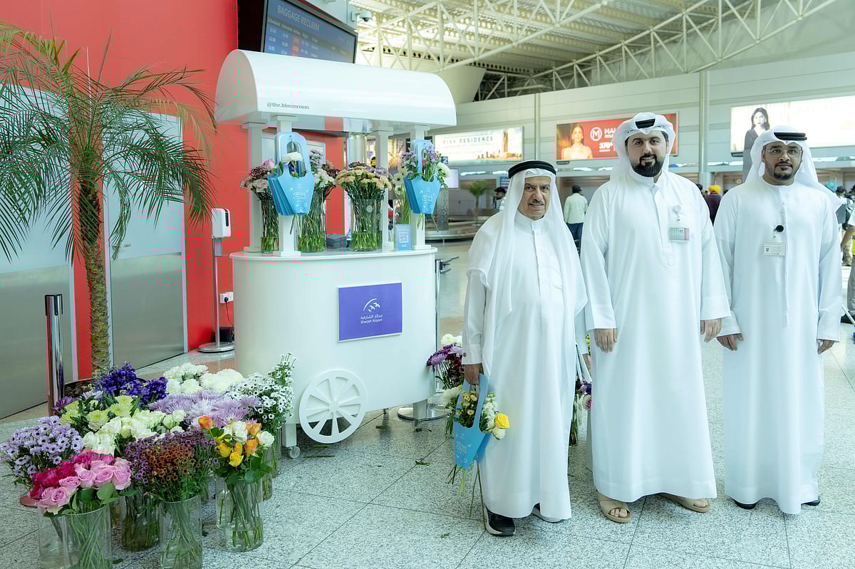 Airport staff welcomed travellers with traditional Eid greetings, extending Arabic hospitality by offering sweets and commemorative gifts.