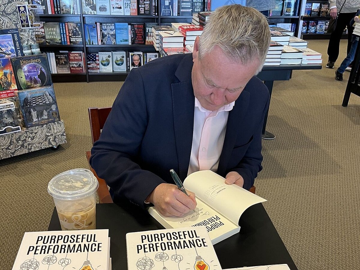Jonathan Stanley at the book signing event at Barnes and Noble, where he met Taylor Dinelli and her daughter Ella.