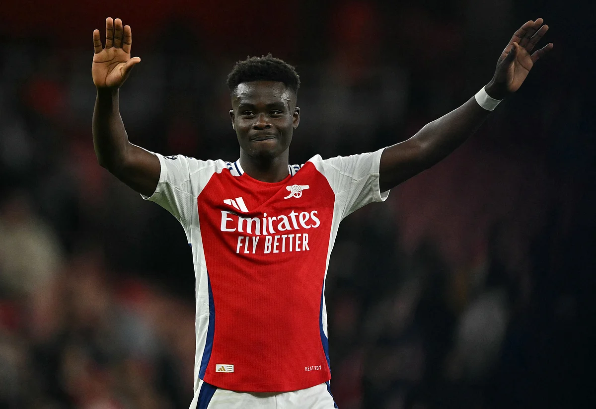 Bukayo Saka applauds the fans at the Emirates Stadium on his return