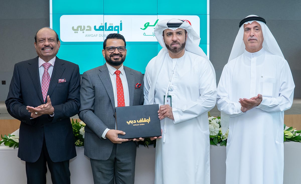 Yussufali M.A and Essa Abdulla Al Ghurair with Salim M.A. and Ali Al Mutawa for the signing of the Lulu-Awqaf Dubai deal.