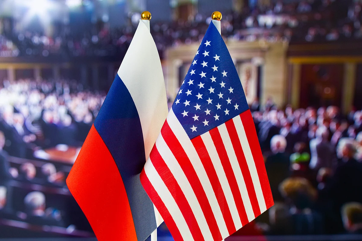 US Russia flags