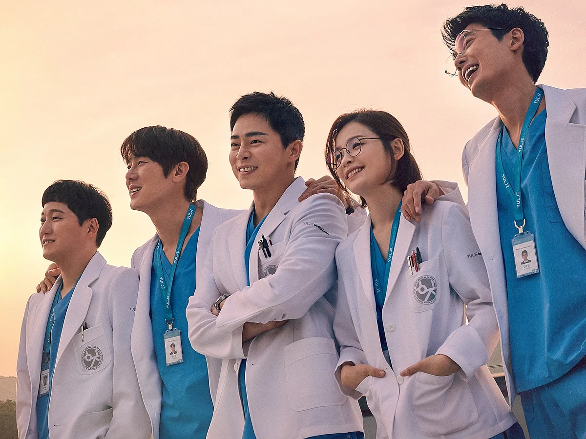The show focused on five friends in their forties, working in different departments at a hospital. 