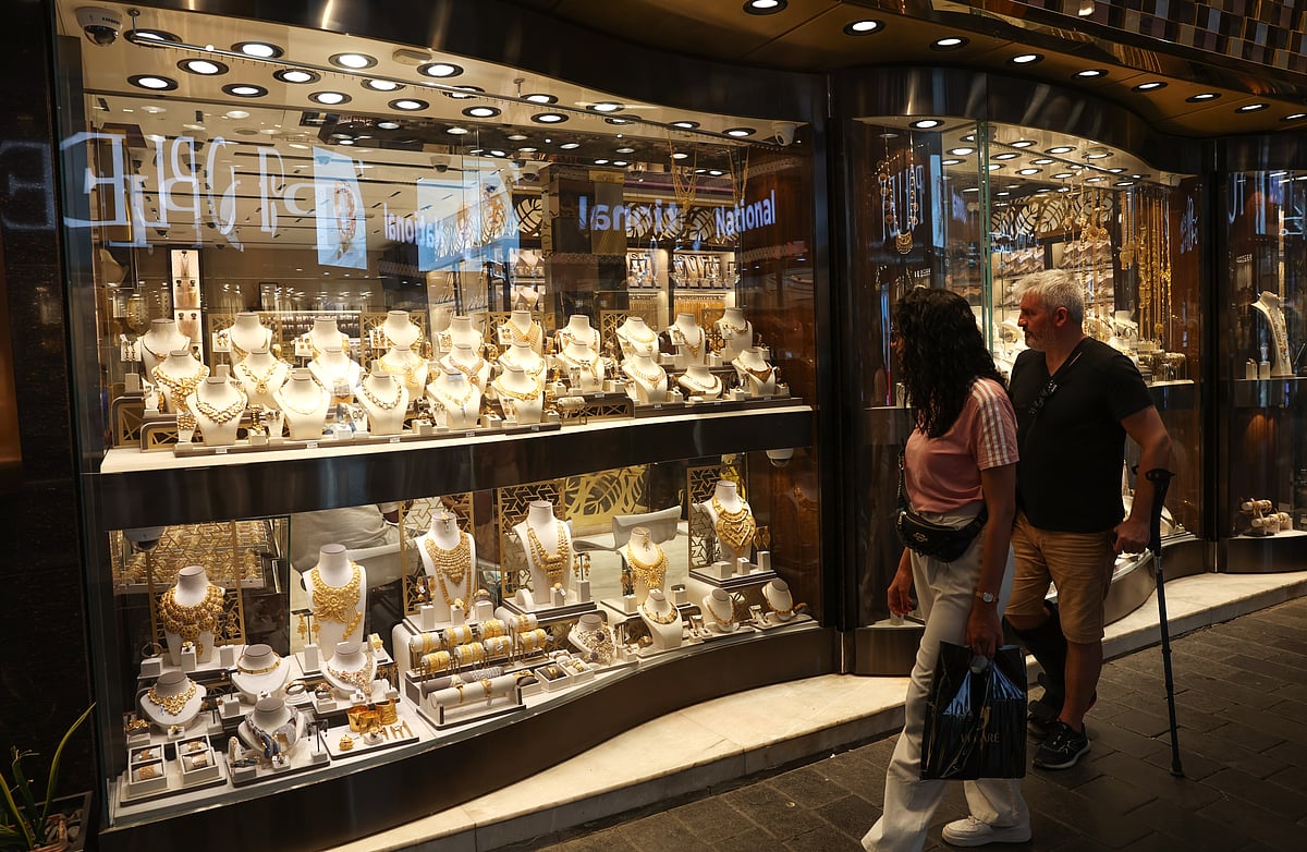 Gold prices sure are lighting up, day in and day out. 