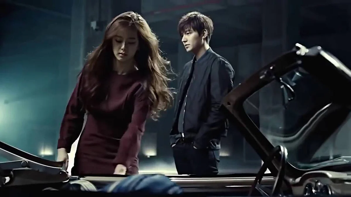Lee Min-ho and Jisoo in an old ad, for Samsonite. 