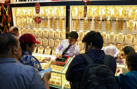 Shoppers at gold souq in Deira. Virendra Saklani/Gulf News