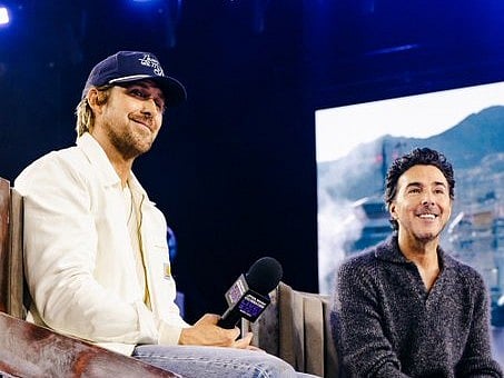 Ryan Gosling with Director Shawn Levy.  

