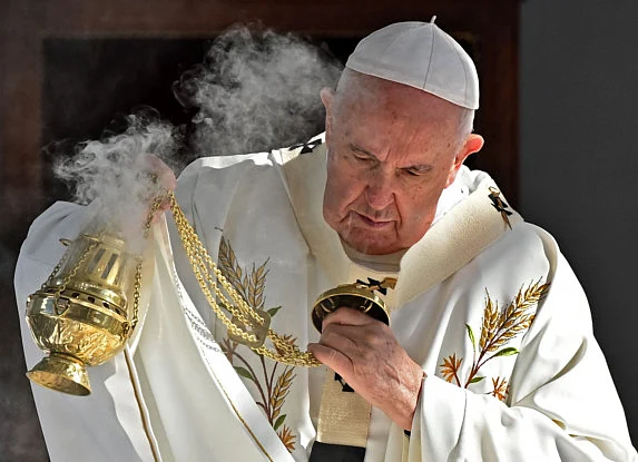 The first pope from the Americas and the southern hemisphere, he staunchly defended the most disadvantaged, from migrants to communities battered by climate change, which he warned was a crisis caused by humankind.