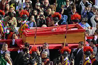 Photos: Pope Francis lies in state as mourners flock to Vatican City