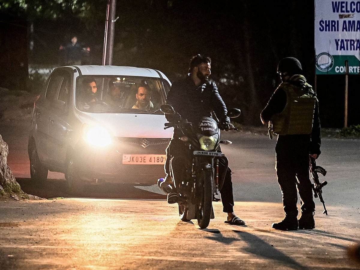 An Indian Army personnel stops vehicles for inspection near Pahalgam, south of Srinagar, following an attack.