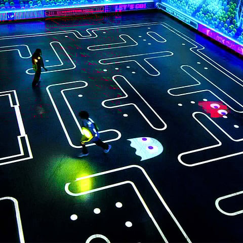 PAC-MAN Live Studio invites you to step into a full-scale maze that immerses you in the legendary PAC-MAN universe.