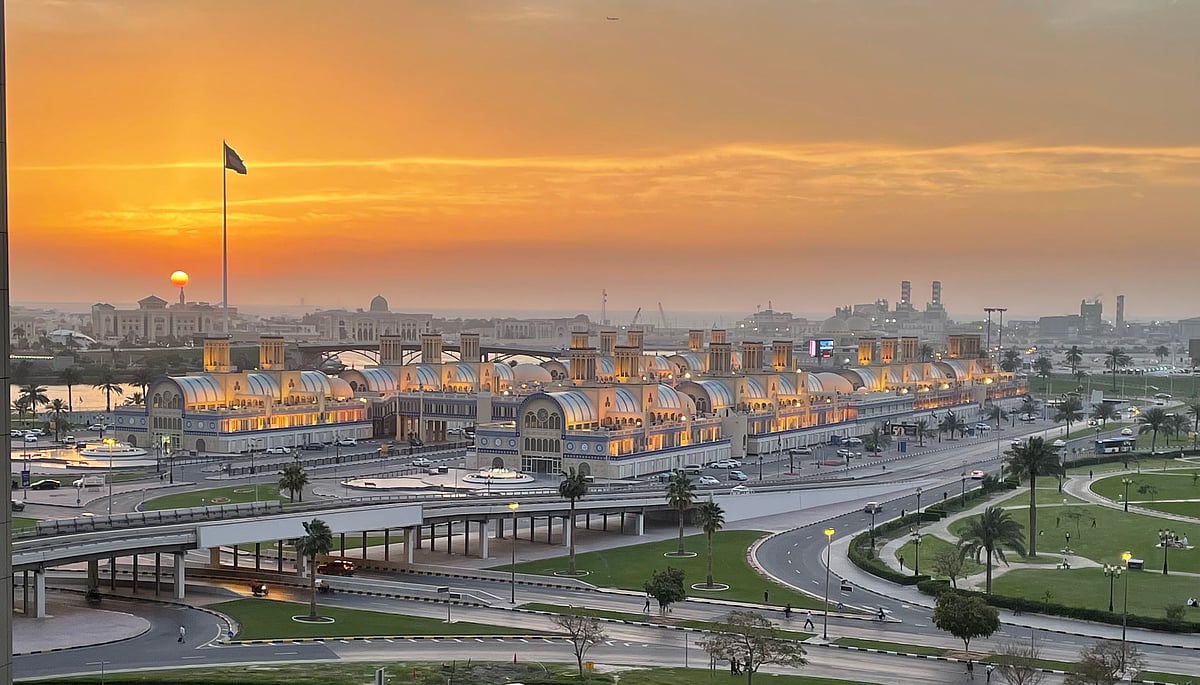 captivating-uae-landscapes-a-journey-through-nature-city-life-and