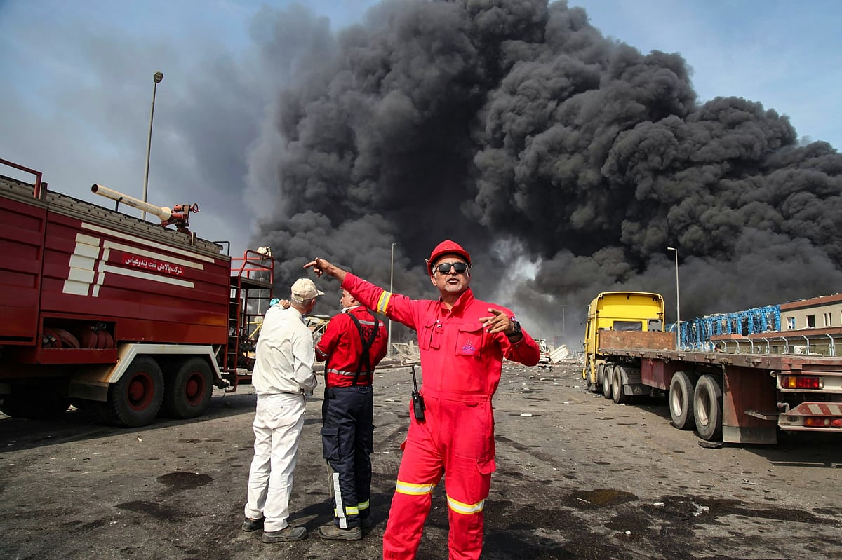 Thick, black smoke rises as rescuers arrive near the source of an explosion at the Shahid Rajaee port dock southwest of Bandar Abbas in the Iranian province of Hormozgan on April 26, 2025.