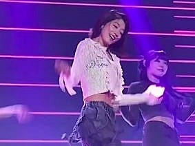 Park Shin-hye dances to Blackpink's Jennie in new video