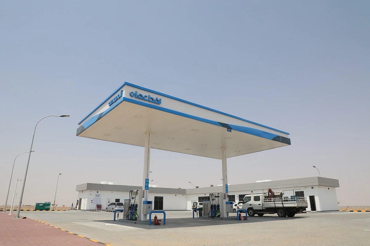 The regulations introduce clear penalties for non-compliance. Fines of up to 3,000 riyals (Dh28,620) will be imposed for violations, while stations operating with expired licenses will incur a 500 riyal/month penalty.