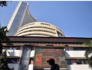 Strong foreign fund flows keep Indian markets afloat amid Pakistan tensions