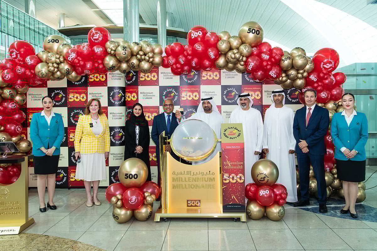 Sheikh Ahmed bin Saeed Al Maktoum, President of Dubai Civil Aviation Authority and Chairman of DDF joined the DDF Executive team at the draw for the milestone DDF Millennium Millionaire Series 500