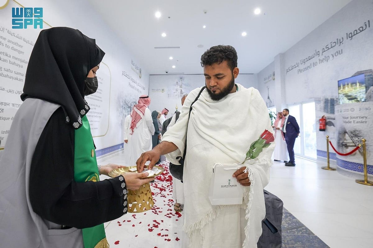 A foreign pilgrim is being welcomed upon arriving in Saudi Arabia to perform the annual Hajj pilgrimage. 