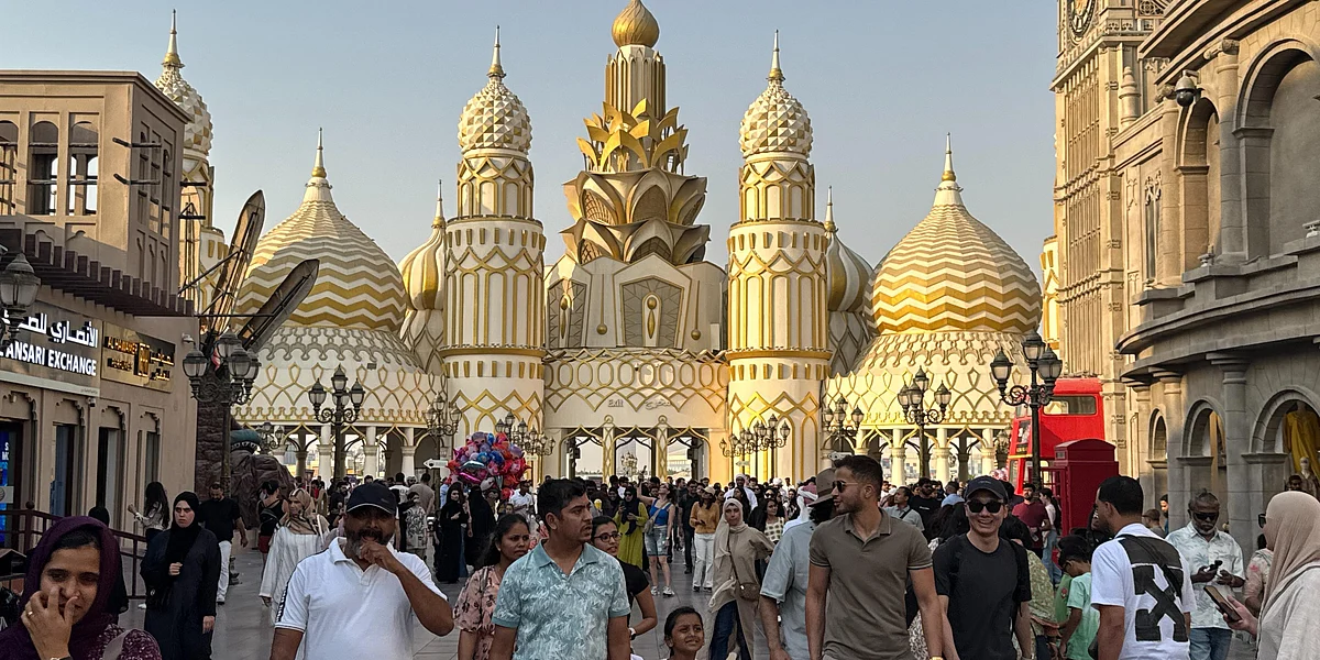 Thousands of visitors flock to Global Village on Sunday, the original closing date for Season 29. The popular family attraction announced the extension of its closing date for this season at 9pm on Sunday. 