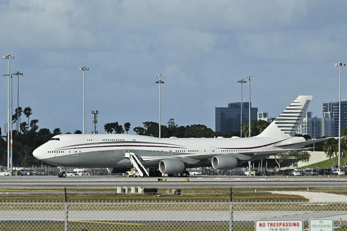 President Donald Trump’s administration has come under fire from lawmakers for its decision to accept the luxury Boeing 747-8 jumbo jet from the Qatari ruling family. 