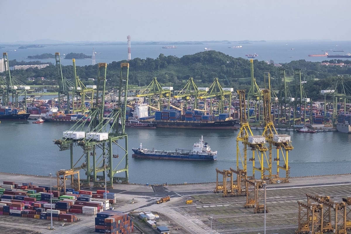 Singapore Port Container Logjam Worsens as Ships Avoid Red Sea