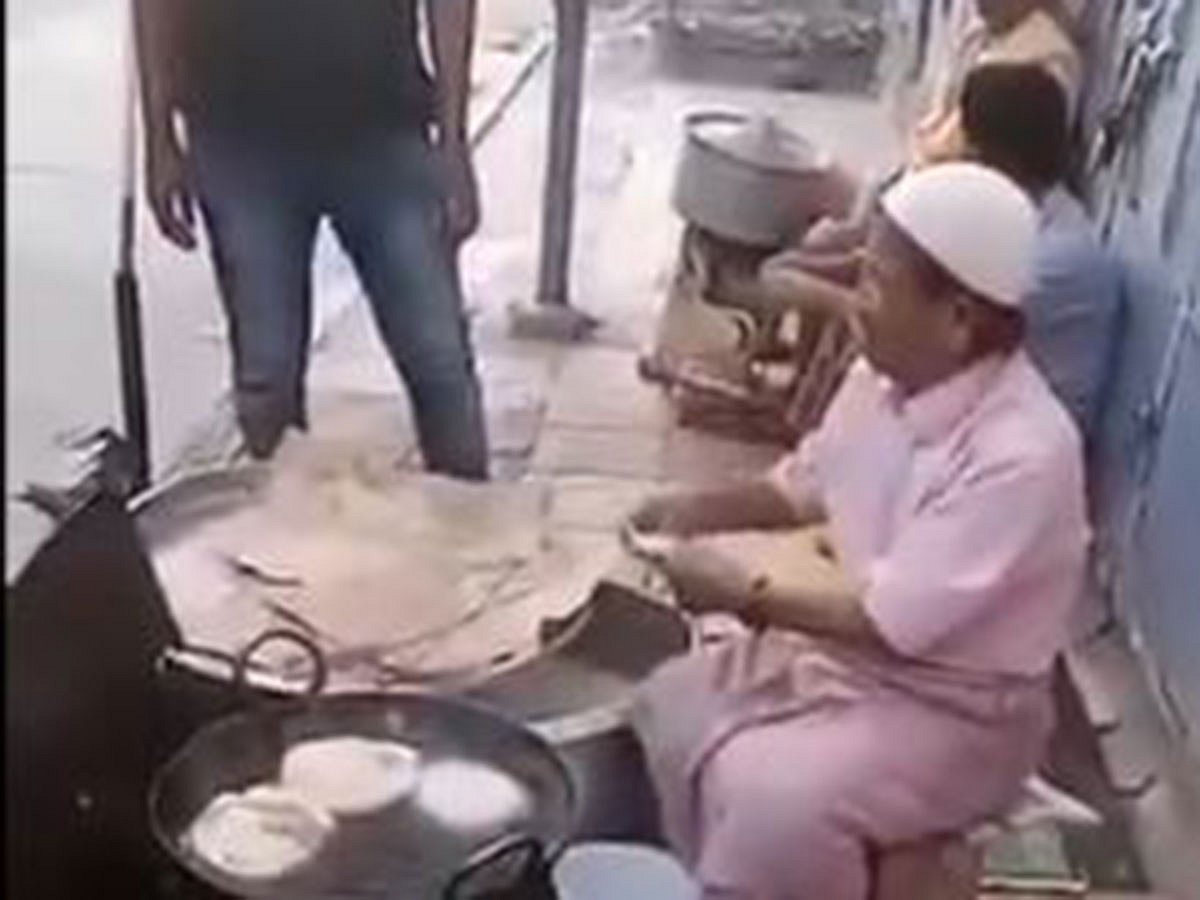 Tensions quickly escalated when the officer also requested some sweets for free, a demand the vendor refused