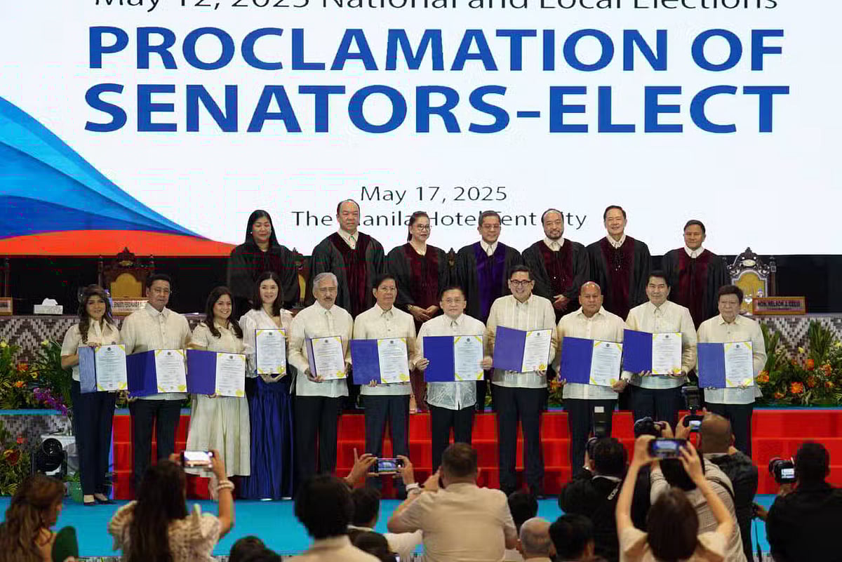 Comelec officials (back row) and the 12 senators-elect during the official proclamation on Saturday.