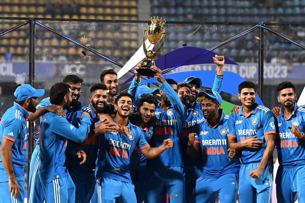 Indian players celebrate with the trophy after winning the Asia Cup 2023 against Sri Lanka in Colombo in 2023.