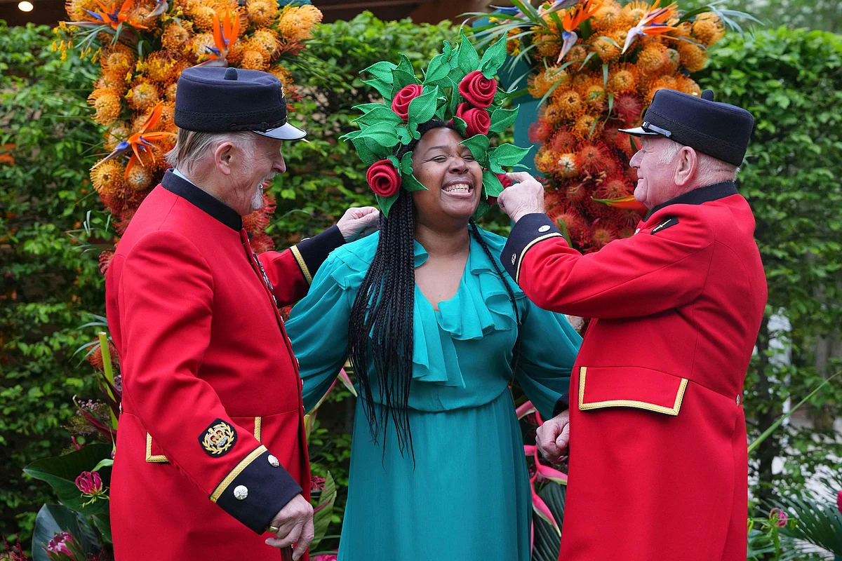 Chelsea Pensioners Jack McCabe (left) and Tony Manley (right) admire a striking, rewilding-themed hat Claire Myers-Lamptey wore at the RHS Chelsea Flower Show in London. The hat, designed by Mathew Eluwande for the Nature Recovery campaign, encourages communities to embrace rewilding and biodiversity. Held annually in the grounds of the Royal Hospital Chelsea, the prestigious show—organised by the Royal Horticultural Society—showcases cutting-edge garden design, sustainable innovation, and horticultural excellence worldwide.