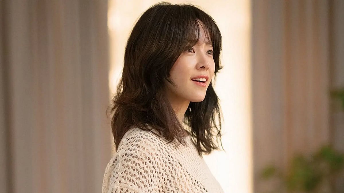 In Heavenly Ever After, Han Ji-min, plays  a mysterious woman who unexpectedly appears in Heaven without any recollection of her past, except for the name "Go Nak-joon".