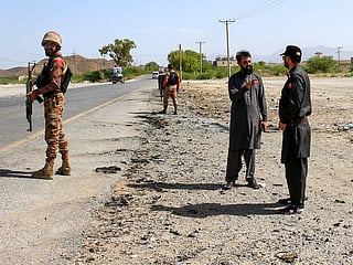 Four children die in suicide car bombing of school bus in southwestern Pakistan