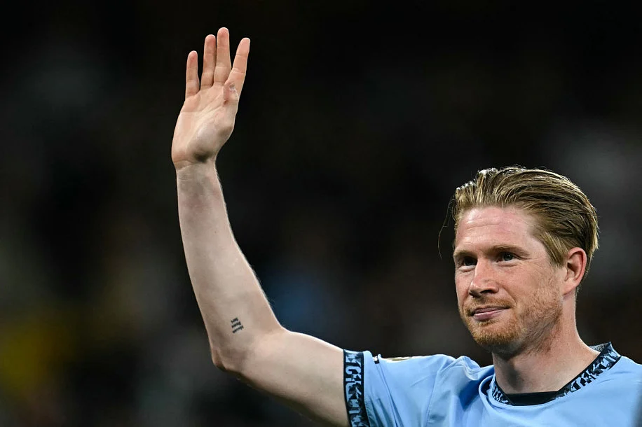 Manchester City's Kevin De Bruyne waves to supporters after playing his last match at Etihad Stadium on Tuesday.