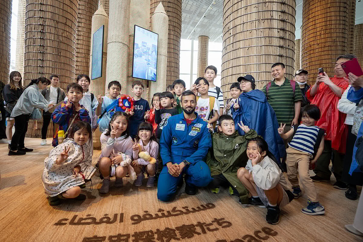 Dr Sultan Al Neyadi with Japanese children at Expo 2025 Osaka.