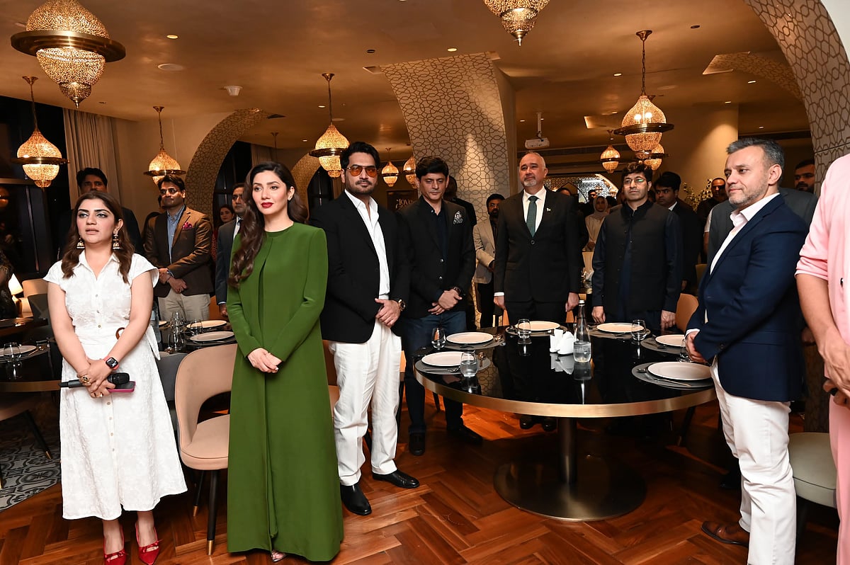 Star power: Pakistani artists Mahira Khan and Humayun Saeed honoured in Dubai