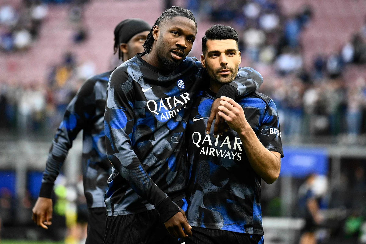 Inter Milan's French forward #09 Marcus Thuram (L) and Inter Milan's Iranian forward #99 Mehdi Taremi at San Siro stadium in Milan,