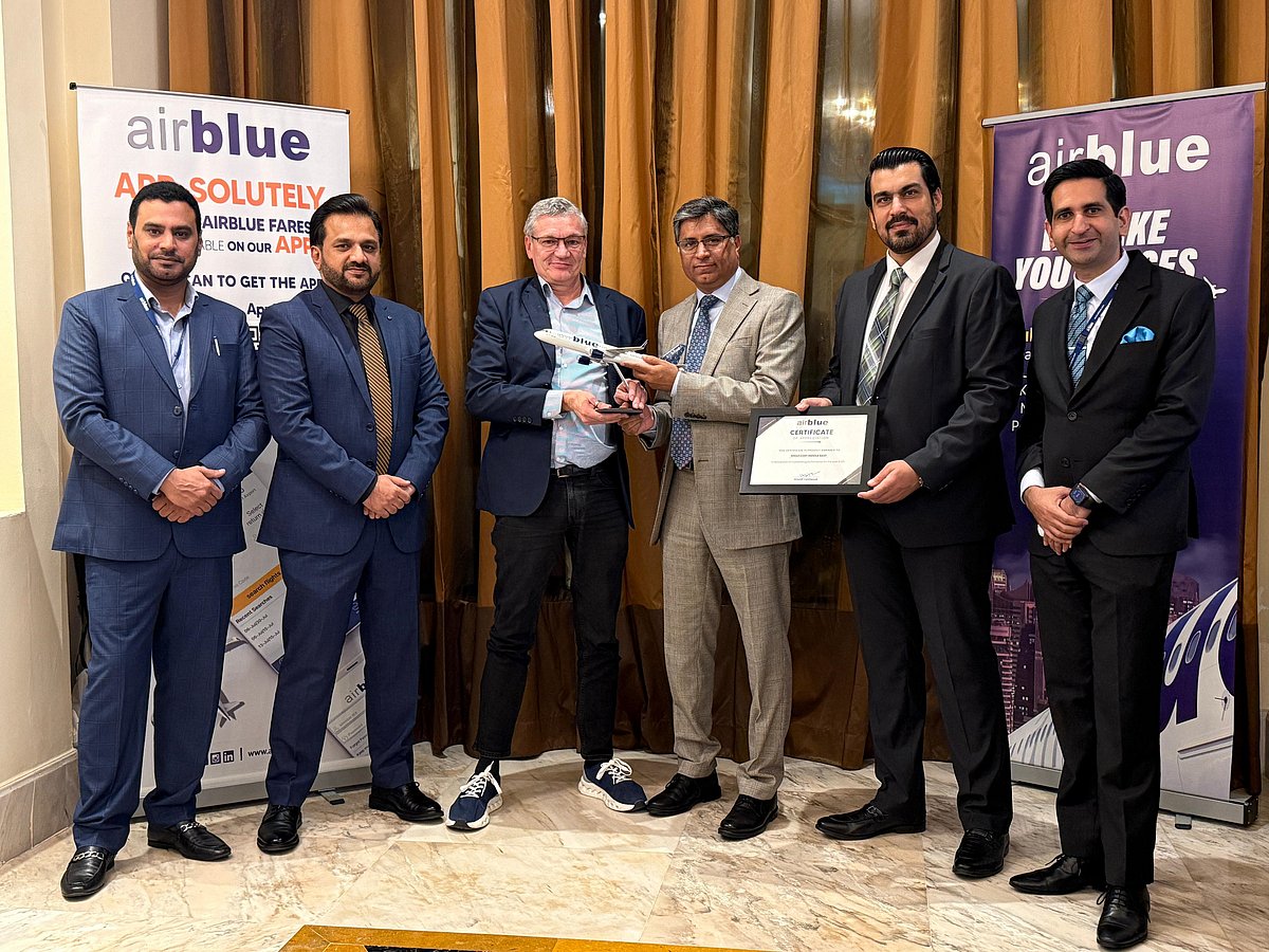 (From right) Usman Muneer, Arun, Muhammad Shafiq, Alam Chirag and Muhmmad Naeem during the Airblue awards ceremony in Dubai