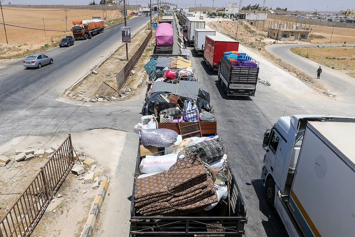First group of Syrian refugees back home from Lebanon