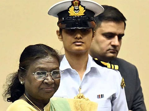 Lieutenant Commander Yashasvi Solanki has shattered yet another glass ceiling by becoming the first woman officer from the Indian Navy to be appointed as Aide-de-Camp (ADC) to the President of India—the Supreme Commander of the Armed Forces.