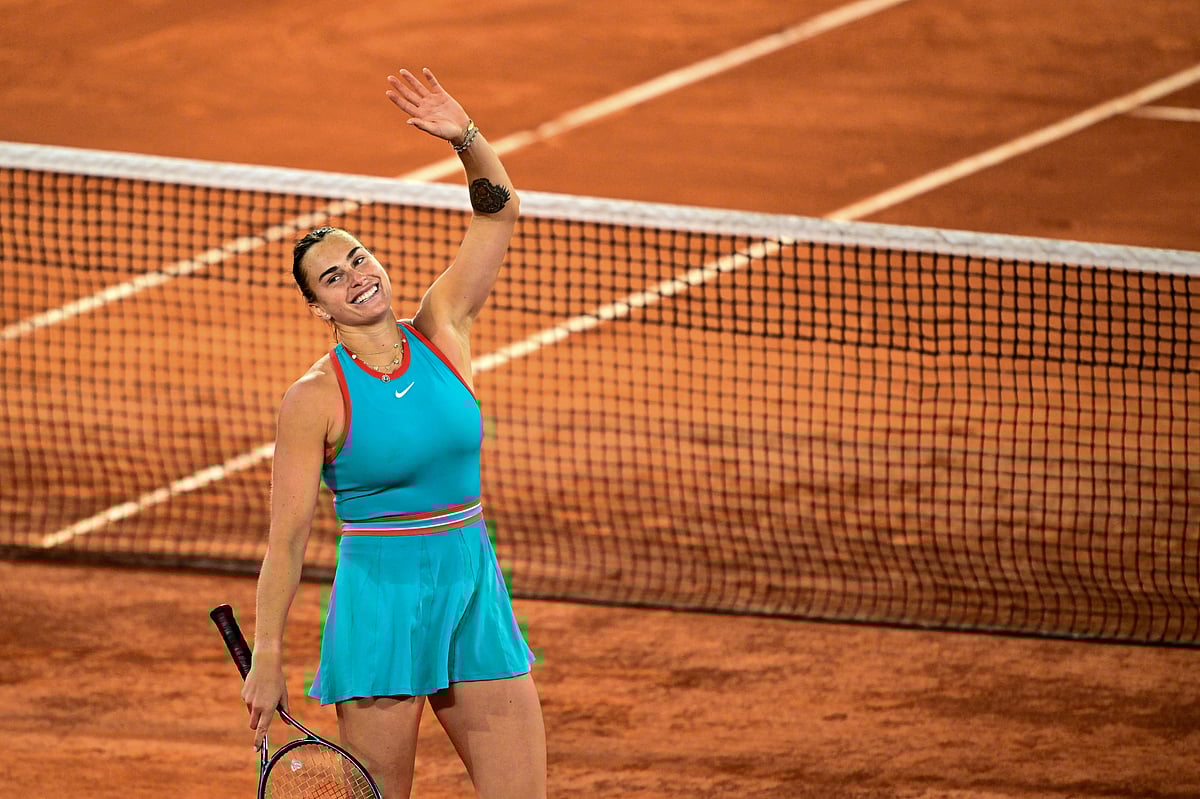 Belarus' Aryna Sabalenka celebrates her victory over Poland's Iga Swiatek during their women's singles semi-final match on day 12 of the French Open tennis tournament on Court Philippe-Chatrier at the Roland-Garros Complex in Paris on June 5, 2025.