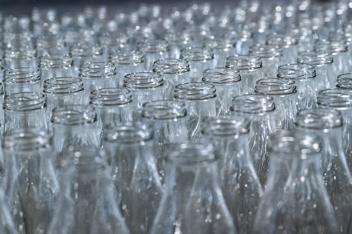 Drinks in glass bottles had five to 50 times more microplastic fragments than in plastic bottles 