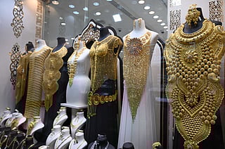 Dubai gold slips below Dh620 after touching Dh640 earlier in March.