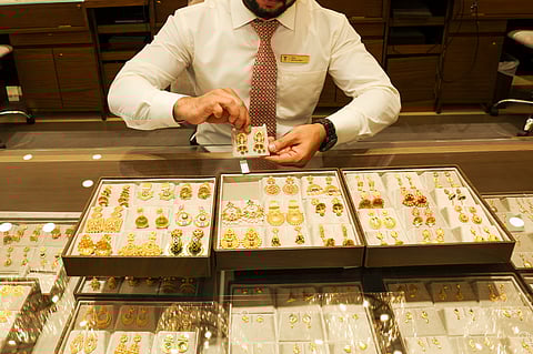 Dubai gold prices pause after record surge as global risks persist