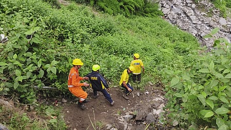 Rescue teams from the State Disaster Response Force (SDRF), National Disaster Response Force (NDRF), and the police swiftly reached the site to begin evacuation and medical assistance.
