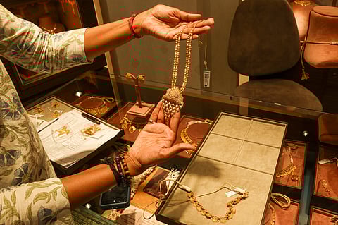 UAE shoppers are getting a price drop and discounts too as gold retailers crank up promotions. 