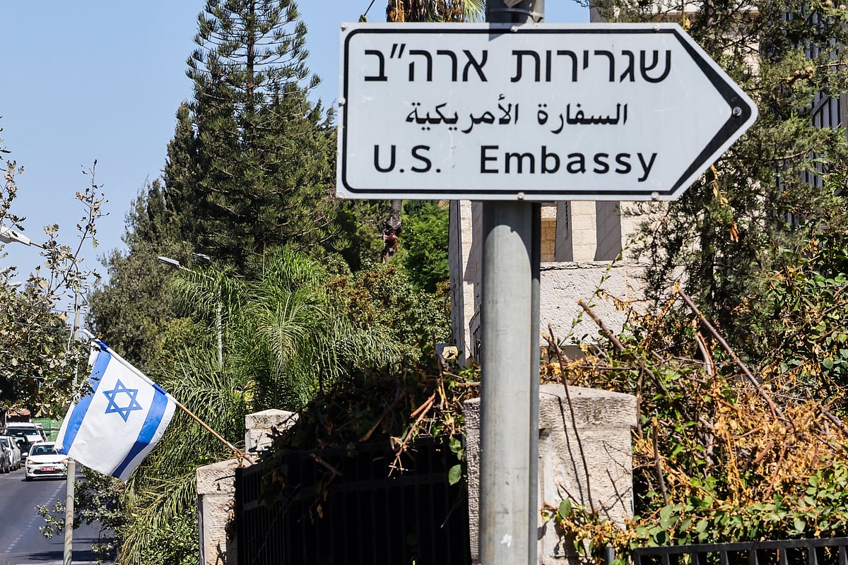 US Embassies Advise Americans to Consider Departing Middle East